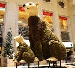 Slideshow: The Palazzo's Poinsettia Polar Bears