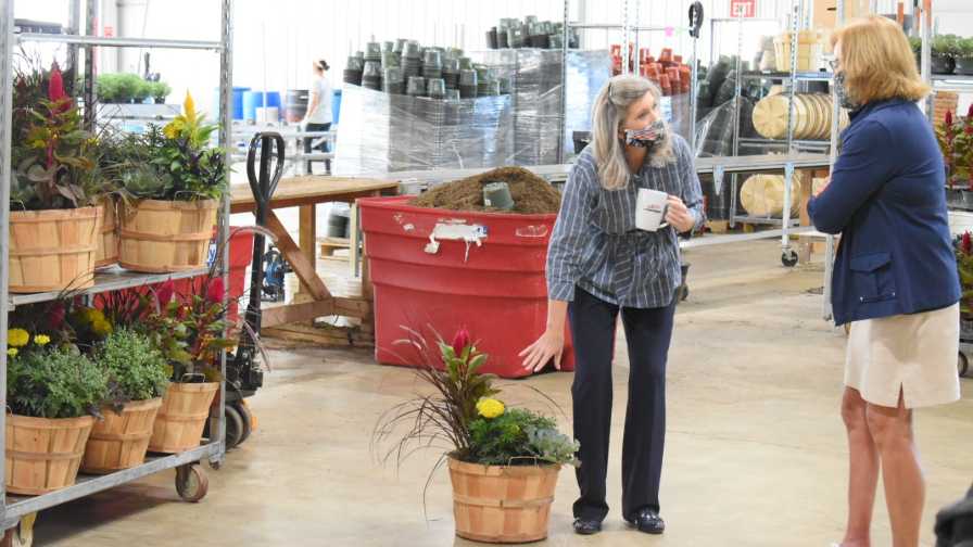 Sen. Joni Ernst takes a tour of Plantpeddler Inc.
