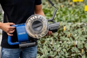 The Natutec Airobreez next-gen blower gun acts as a handheld release system for the uniform distribution of natural enemies on crops.