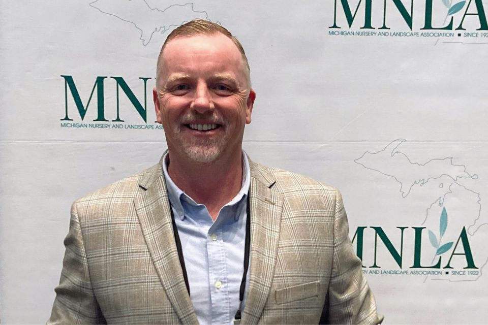 Bob Munroe joins the national sales team.